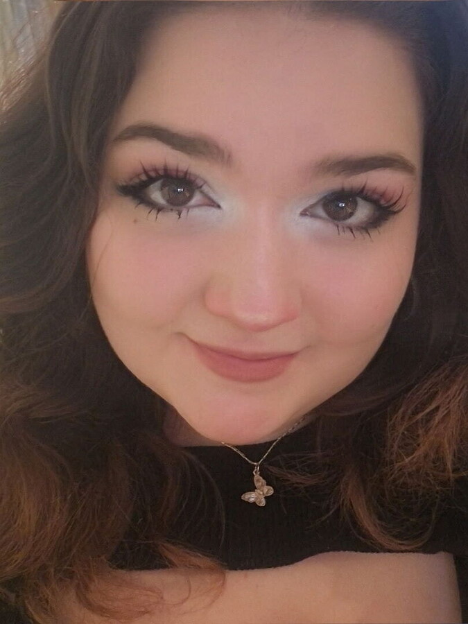 Annika, front desk at Lumen Piercing